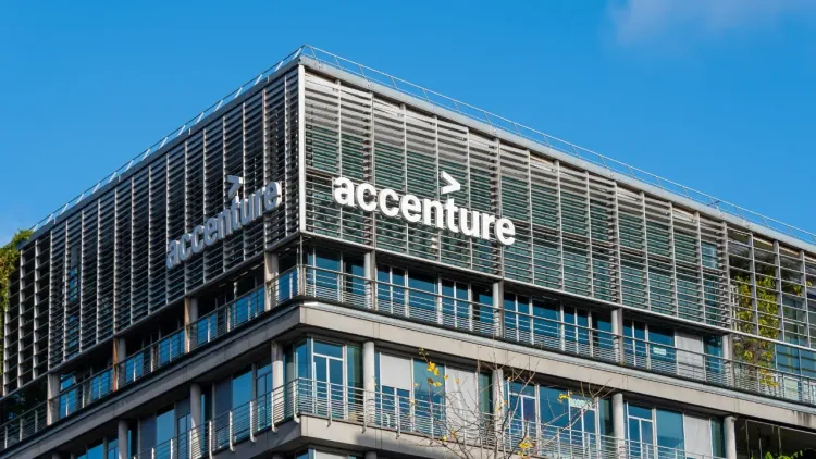Accenture corta 11 mil e dá o recado: relevância é a nova moeda na era da IA