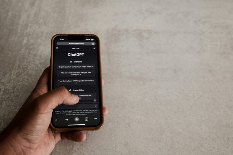 ChatGPT já rivaliza com Google: 624 milhões de buscas diárias migram para IA