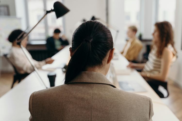 Como os segredos organizacionais sabotam a liderança