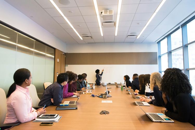 Por que o ritmo das reuniões define a execução e o crescimento da empresa
