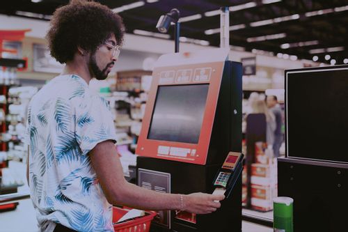 Mercados autônomos apostam em regionalização e tecnologia