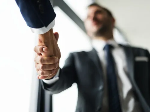 Maturidade cognitiva separa quem decide bem sob pressão de quem colapsa