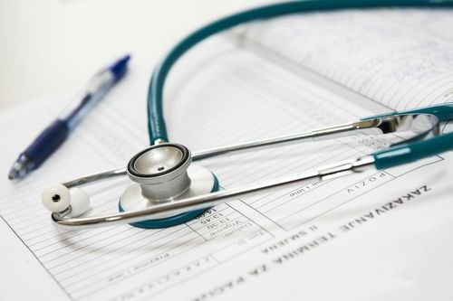 Nova IA já prevê mais de mil doenças com até 20 anos de antecedência