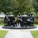 O teatro do consenso: por que líderes têm medo de decidir