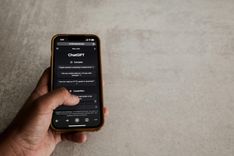 ChatGPT já rivaliza com Google: 624 milhões de buscas diárias migram para IA